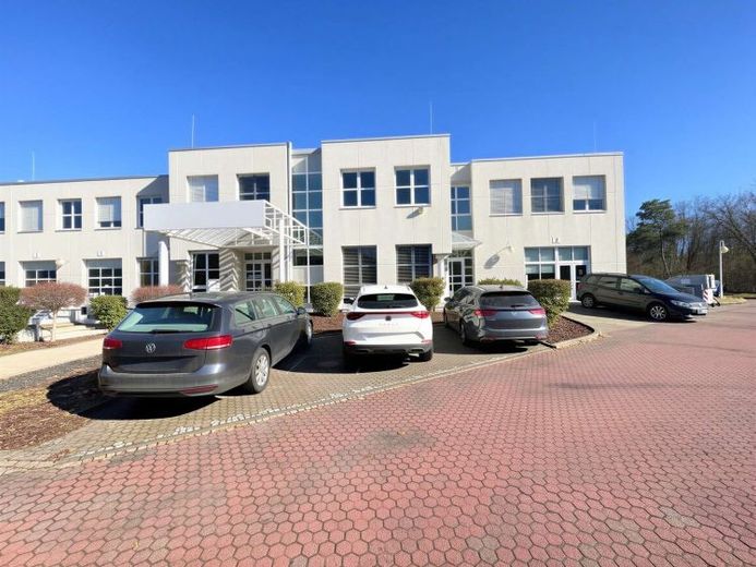 1.247 m² Lagerfläche + 484 m² Bürofläche im modernen Gewerbepark Provisionsfrei zu vermieten – Foto 1