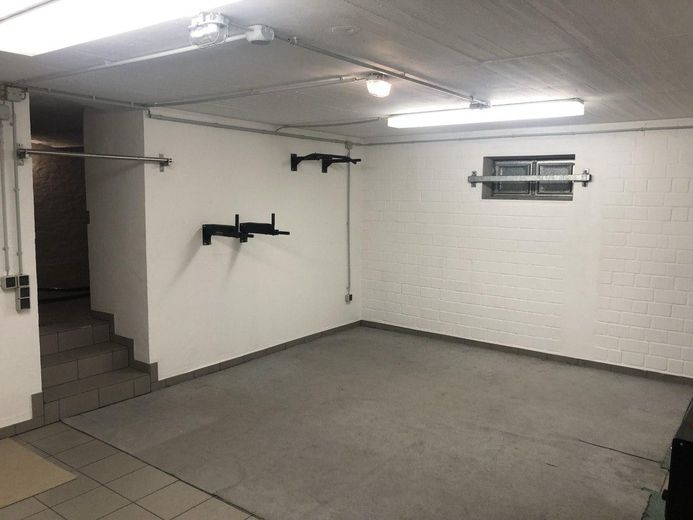 3-Fam.-Haus mit Wintergarten, großer Süd-Garten, viel Nutzfläche, erneuerbare Energien, Doppelgarage – Keller