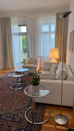 Wunderschöne vollmöblierte Altbau-Wohnung am Stadtpark Steglitz – Wohnzimmer
