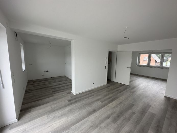 Premium 3-Zimmer-Maisonette-Wohnung mit offener Wohn-Ess-Küche, Dachterrasse & Fußbodenheizung – OG Esszimmer & Küche
