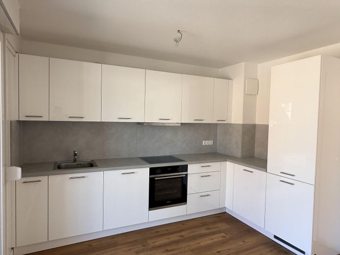 *Neuwertig* 2-Zimmer-Wohnung mit Balkon in Offenbach – Einbauküche