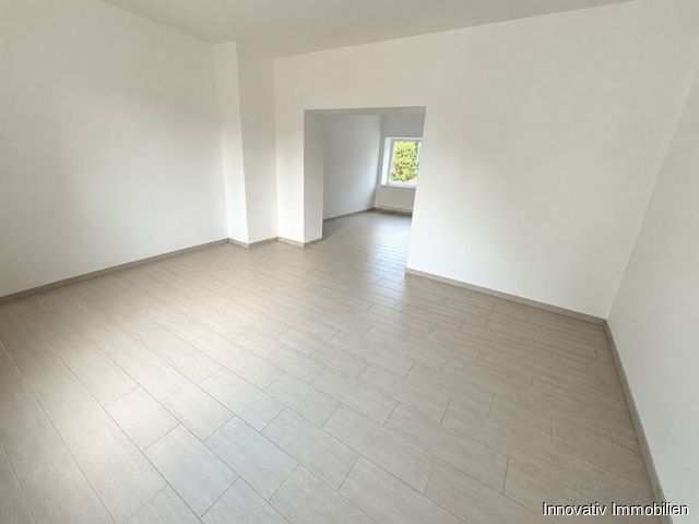 Prestigeträchtige Anlageimmobilie im Grünen und der Möglichkeit zur Pferdehaltung – Zimmer 1 Wohnung EG