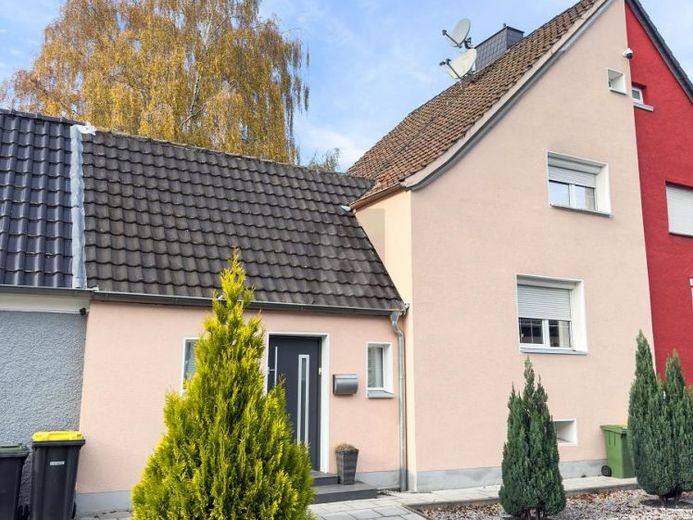 RAUM FÜR FAMILIE, RUHE UND ZUKUNFT – Foto 1