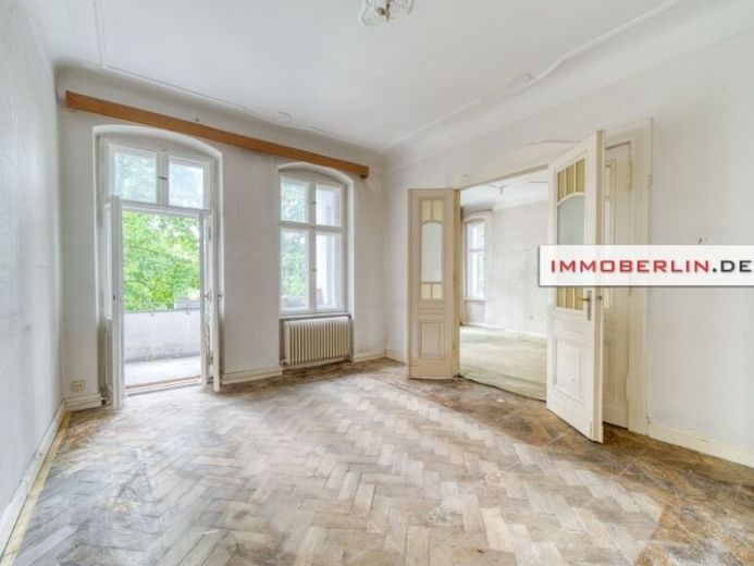 IMMOBERLIN.DE - ¡Ubicación privilegiada! Fascinante vivienda antigua con estucos y logia orientada al oeste – Foto 1