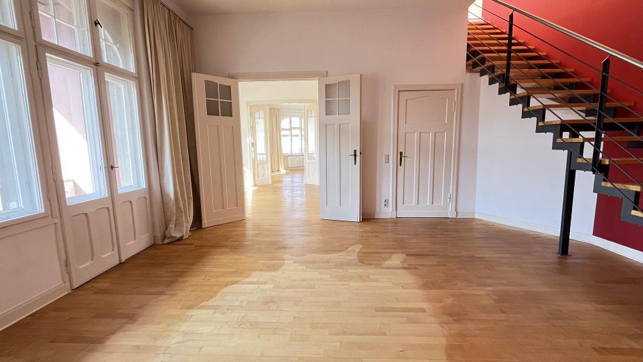 Außergewöhnliche 248 qm große Maisonette-Wohnung (4.OG & DG) mit Terrasse/Balkon/Loggia nahe Ku´damm – 3-Zimmer-Flucht im 4. OG
