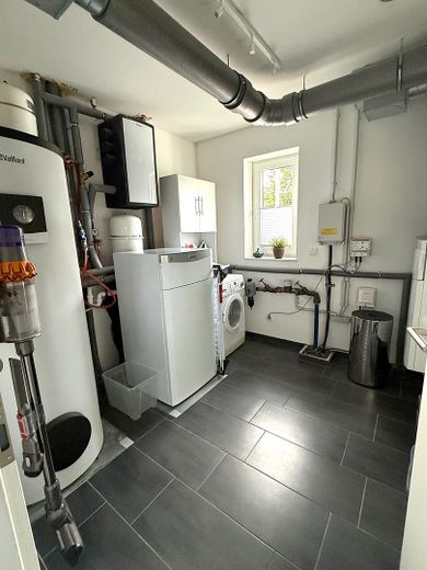 Modernes freistehendes Einfamilienhaus von 2019 mit großem Garten, zentral – Foto 14