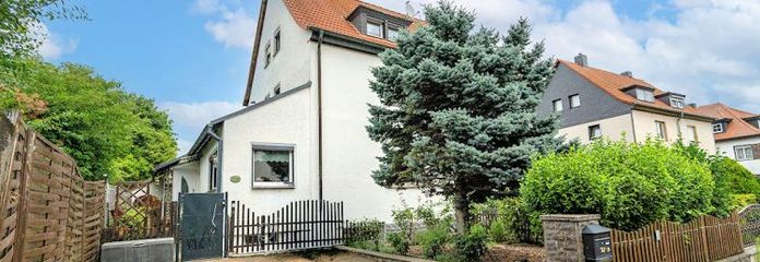 Einziehen & wohlfühlen: Modernisierte Doppelhaushälfte mit großem Garten