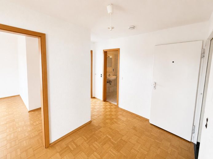 Frisch renovierte 2-Zimmerwohnung mit Dachterrasse im Frankenberger Viertel – Eingangsbereich
