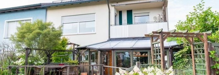 190 qm Wohnfläche, zwei Wohnbereiche & Naturpool – großzügiges Zuhause in Marktredwitz