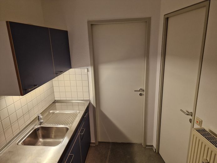 Möblierte 1 Zimmer Wohnung mit PKW-Stellplatz! Nur für Studenten/innen oder Angestellte der Uni HD! – Küche2