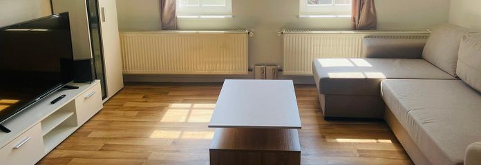 Großzügige, sehr gepflegte, helle 2-Raum-Wohnung- im Herzen der Stadt – Wohnzimmer