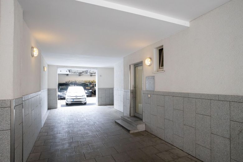 TOP MÜNCHEN-CITY -  MAXVORSTADT – Durchfahrt zum Hof