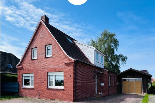 Gemütliches Einfamilienhaus mit großer Garage, überdachter Terrasse und Garten