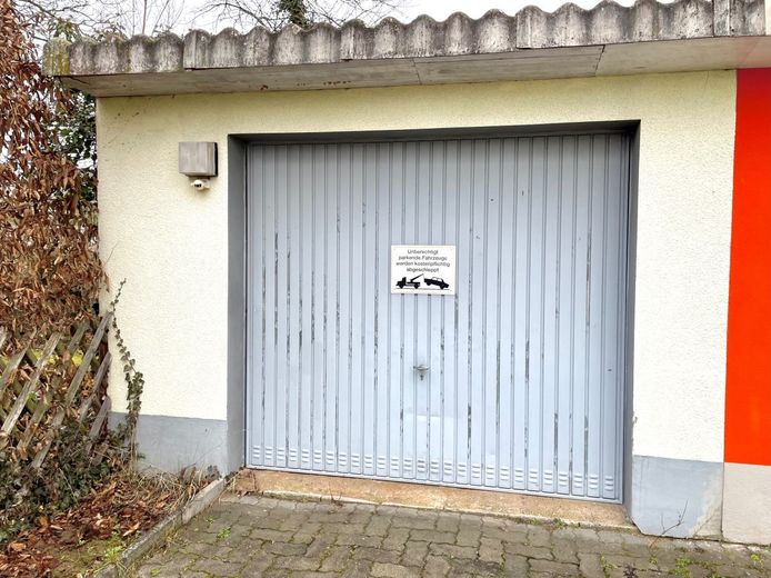 Renovierte EG 4-Zimmer WHG mit Balkon, Einbauküche und Garage – Garage