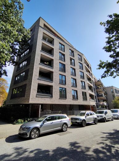 Modern & sofort bezugsfrei: 3-Zi.-Wohnung mit 2 Bädern & Loggia – provisionsfrei – Außenansicht des Gebäudes