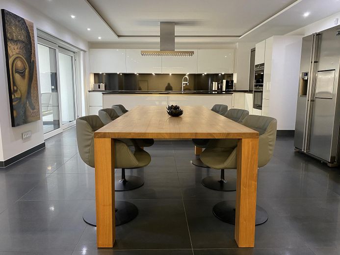 Esclusivo appartamento di 6 locali, 304 mq/KB/Garage/Terrazza/Giardino – Esszimmer/Küche