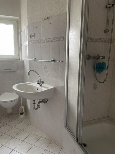 Interessenbekundungsverfahren mit Höchstgebot - Wohnhaus Kielstr. 13 – Bad mit Dusche