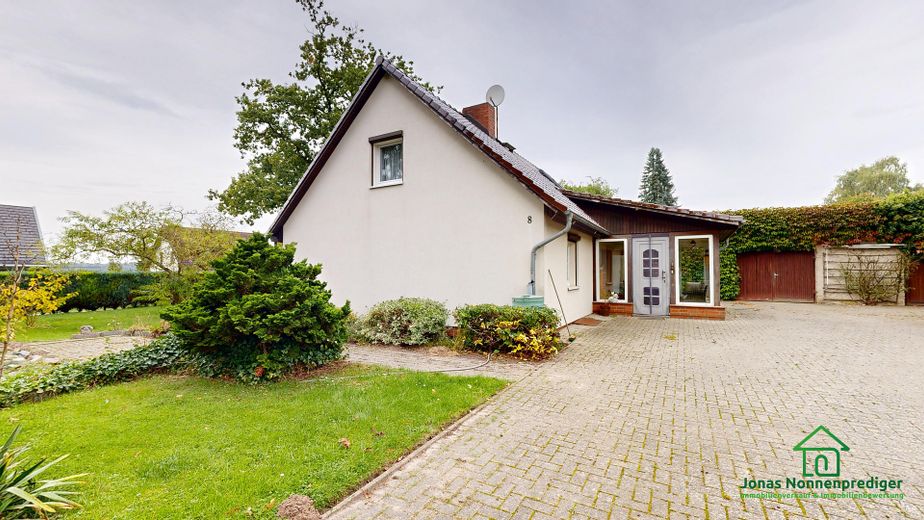 منزل مستقل مع شقة ملحقة وحديقة شتوية - دون عمولة على المشتري – Hausansicht mit Wintergarten