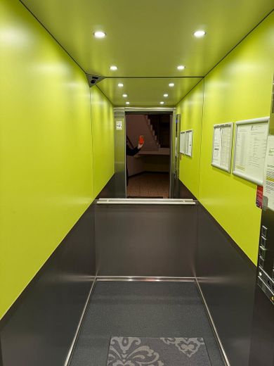 Attraktive Kapitalanlage - sofort vermietbare 1-Zi-Whg mit modernisiertem Bad, Panoramablick – Aufzug - modernisiert