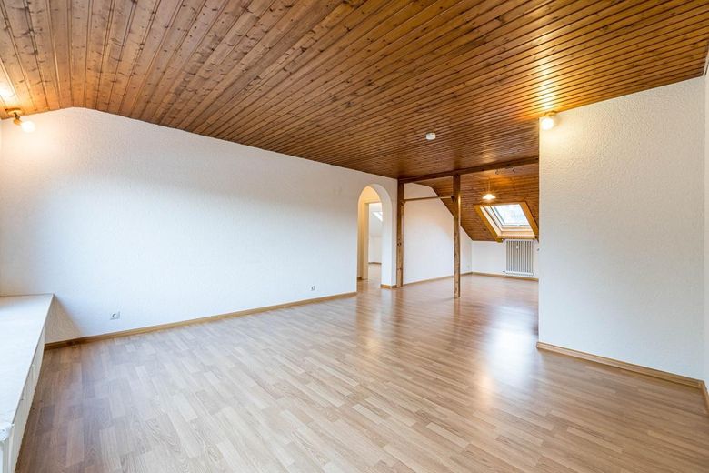 Attraktive 3 Zimmer- Dachgeschosswohnung mit Blick in die Schweiz – फोटो 6
