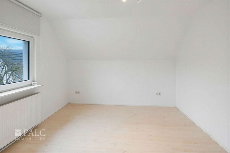 Mehr Raum als man denkt - kleines Haus, großes Grundstück – Schlafzimmer - virt.