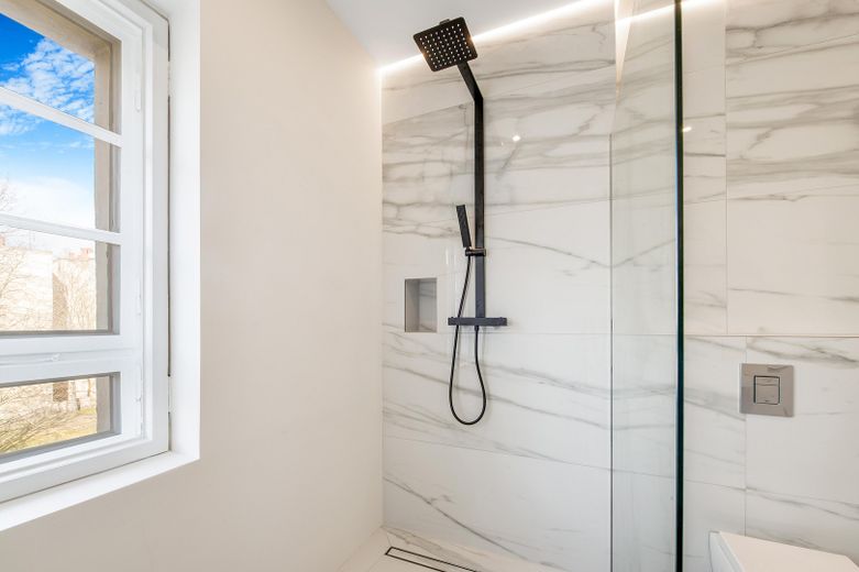 attraktive 2 Zimmer Wohnung Erstbezug - provisionsfrei – Bild Dusche 