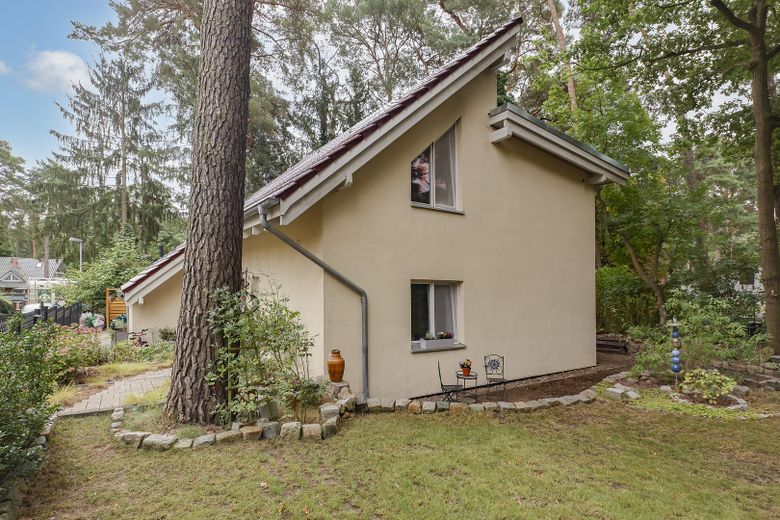 Doğal çevreyle uyumlu arsada, ahşap karkas yapı tekniğiyle inşa edilmiş müstakil aile evi – Außenansicht Garten