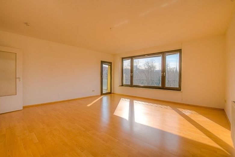 Exklusive Wohnung in der Carlstadt mit 4 Zimmern und Blick auf den Schwanenspiegel – Raum 4