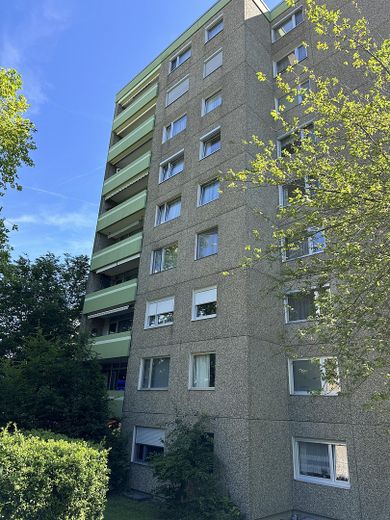 Gemütliche Wohnung (3 ZKBB) im Stadtteil Ko-Karthause inkl. Einbauküche, Balkon und Tiefgarage – Außenansicht