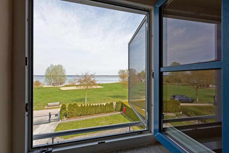 Haus am Fleesensee - unverbaubarer Seeblick - komplett möbliert – Blick aus dem Schlafzimmer