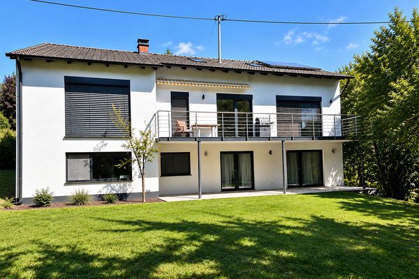 Exclusive house with a separate apartment in a quiet location on the edge of the forest in Tuttlingen