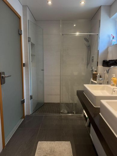 Ruhiges Wohnen ganz oben: Gepflegte 3-Zimmer-Wohnung mit Süd-West-Balkon & Tiefgarage – Photo 23