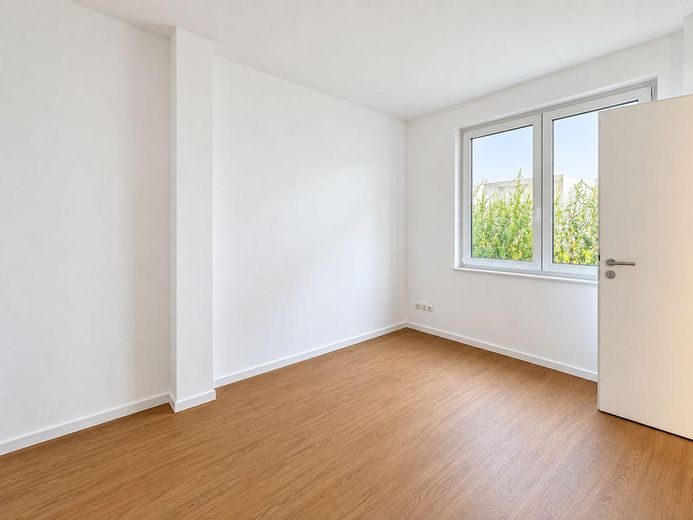 Appartamento per famiglie in un nuovo edificio! Appartamento di alta qualità con 4 locali e cucina componibile! Visita libera il 10.10.2026 – Schlafzimmer 1