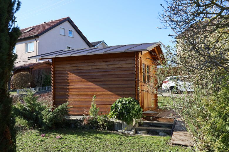 Sanierte 2.5-Zi-Wohnung mit Einbauküche, Terrasse, Garten + Gartenhütte in Waldstetten – Eigener Garten