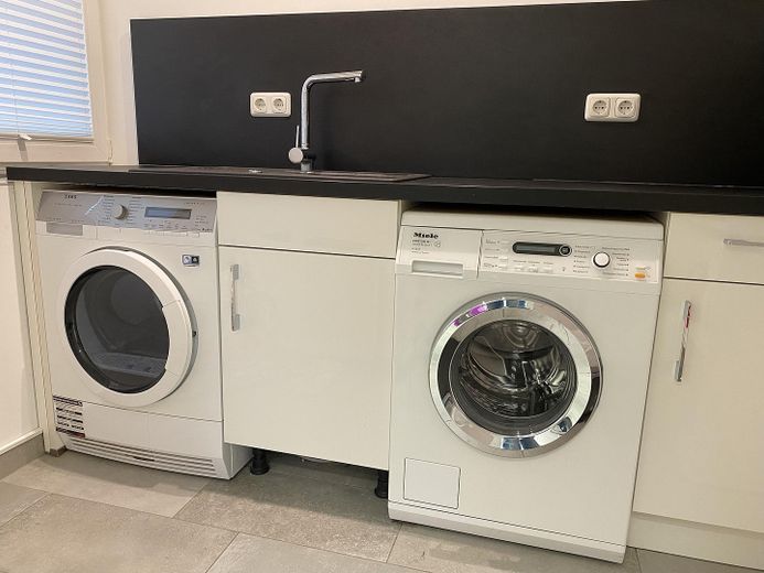 Esclusivo appartamento di 6 locali, 304 mq/KB/Garage/Terrazza/Giardino – Waschraum