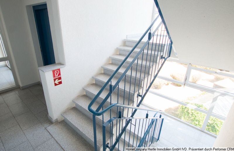 Modern möbliert mit Balkon für 2-6 Monate fußläufig zum Bahnhof und Innenstadt, Freiburg. – 5b8995f9d183154cb7a5c841f26a9a377ff3a0d4.jpg