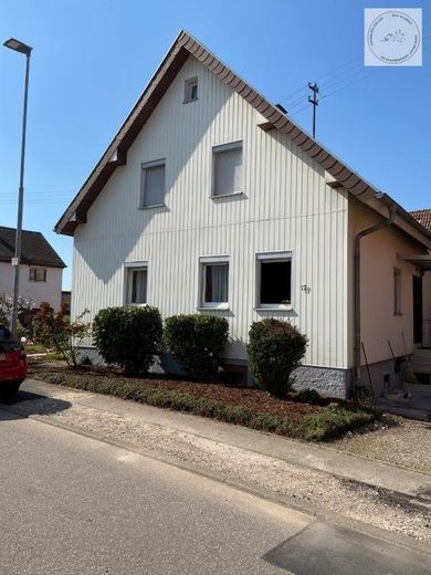 Reserviert - 1 Familienhaus mit Potenzial und sehr großem ,über 2000 qm, Garten – Ansicht