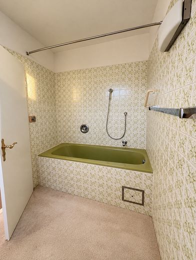 Ático inundado de luz con generosa terraza en la azotea – En-Suite Bad 