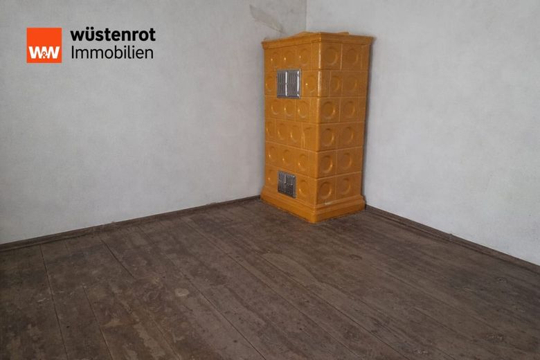 Einfamilienhaus in Rackith. Viel Platz für Familie, Garten, Tierhaltung &amp; individuelle Gestaltung – Kachelofen im EG