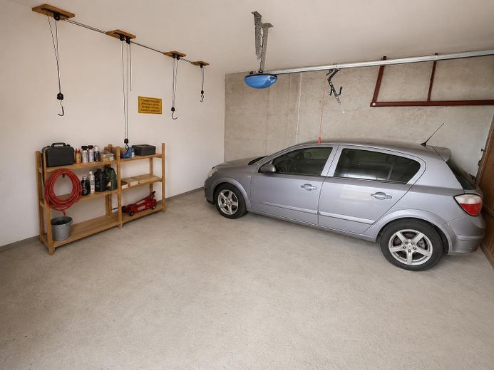 DHH+Bungalow zu Vermieten – Garage 