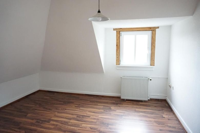 *Ehemals Unternehmervilla...jetzt Ihr neues Zuhause - TOP gepflegtes Einfamilienhaus* – DG Zimmer