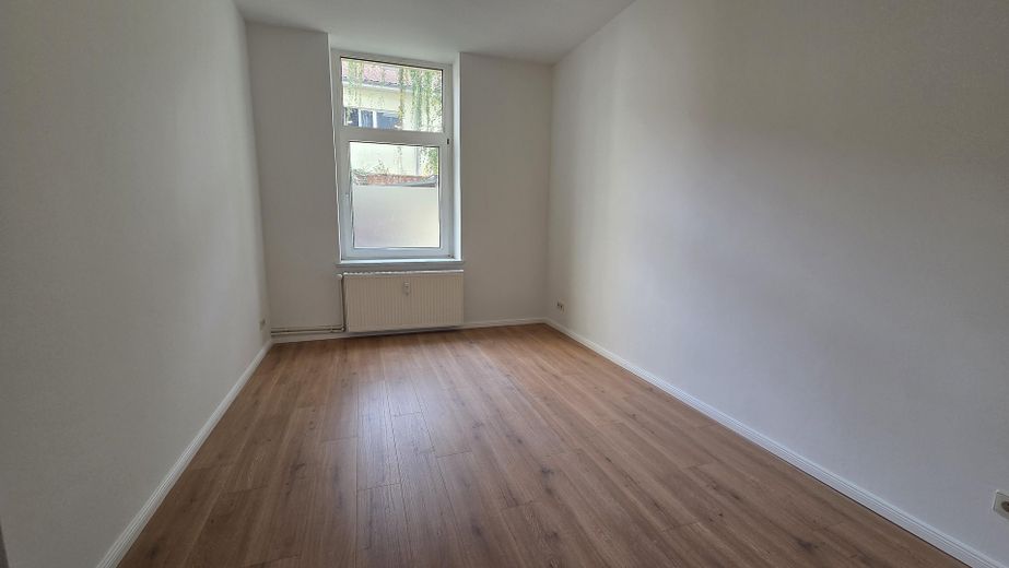 Amplio apartamento de 2 habitaciones, cocina equipada, amplio baño con ducha y bañera, muy luminoso – Schlafen
