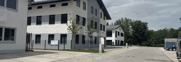 ERSTBEZUG & TOP LAGE IM GEWERBEGEBIET