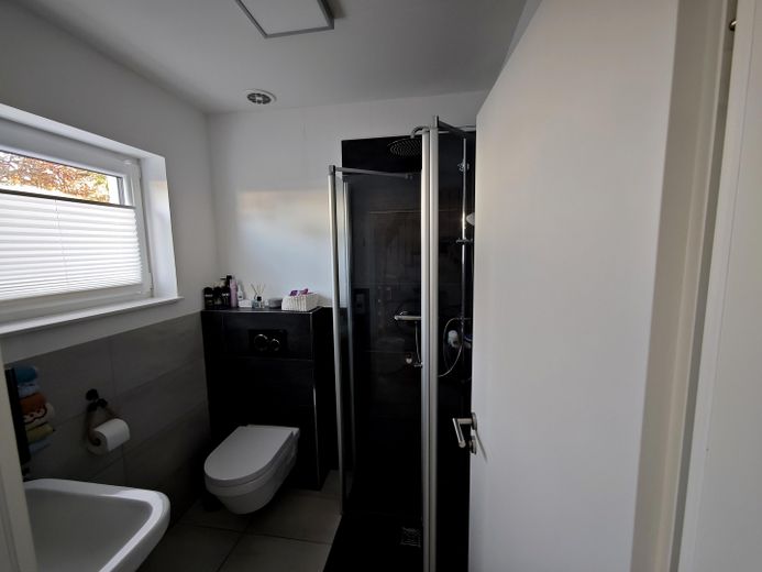 Energieeffizientes Einfamilienhaus (EFH) in Schwerin von privat – Gäste-WC EG mit Dusche