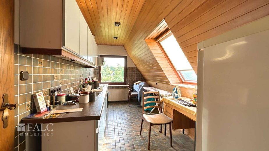 ***Wohnen in bester Lage - Geräumiges Einfamilienhaus mit großzügigen Garten*** – Küche OG