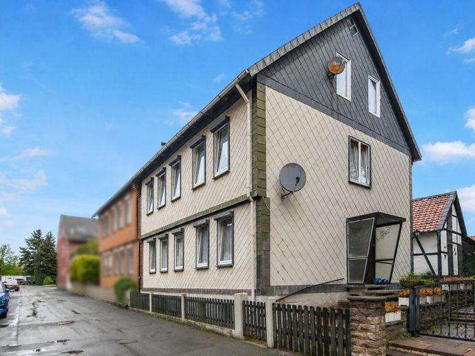 Doppelhaushälfte mit viel Platz in Langelsheim – Foto 1