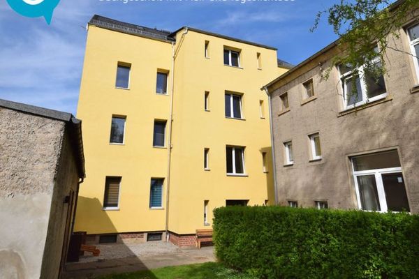ruhige 2 Zimmer • Tageslichtbad mit Wanne • geräumige Küche • Laminat • günstig mieten !!!