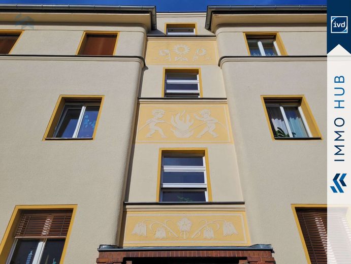 5276276-8f6qQXdJD3vAjFQMBaS79d4a-Detailansicht Fassade.jpg