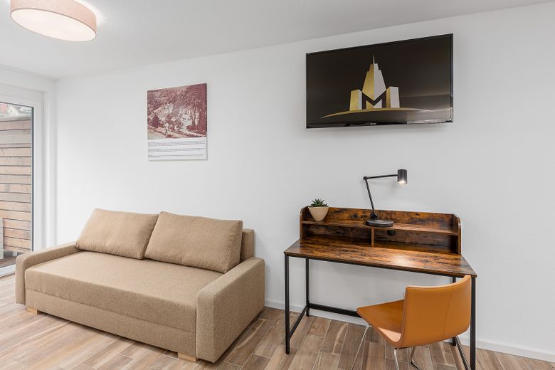 Neubau: vollmöblierte Businessapartments mit Panoramablick – Apartment 3 Wohnbereich