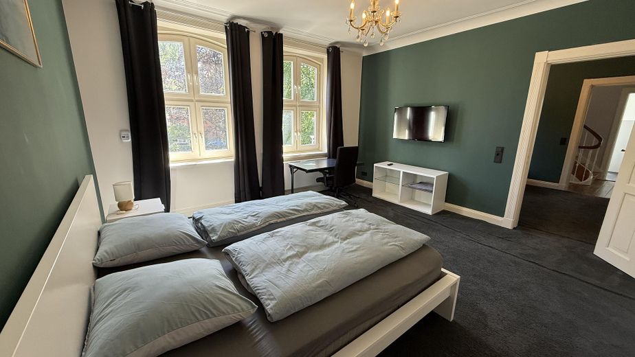 Möbliertes Haus 154 m² | 5,5 Zi | Garten | nahe Nienstedten | Wohnen auf Zeit 3–33 Monate – Schlafzimmer 1.OG